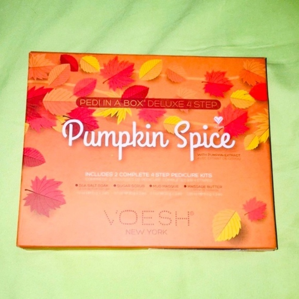 Halloween pumpkin spice pedicure kit